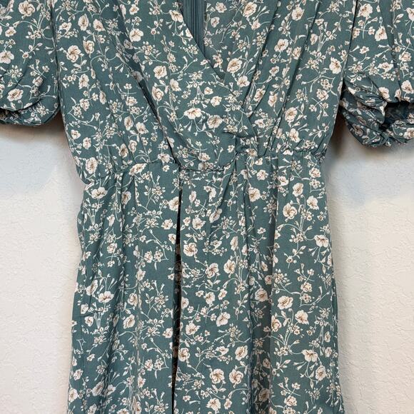 Women's Nasty Gal Sage Green Floral Puff Sleeve Romper Size 4 NEW - Picture 4 of 10
